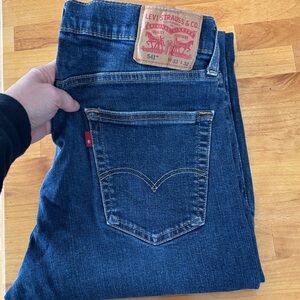 Like new!! Levi's 541 33x32 Men's Blue Jeans